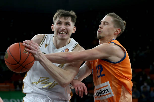 经验丰富的 经验丰富的